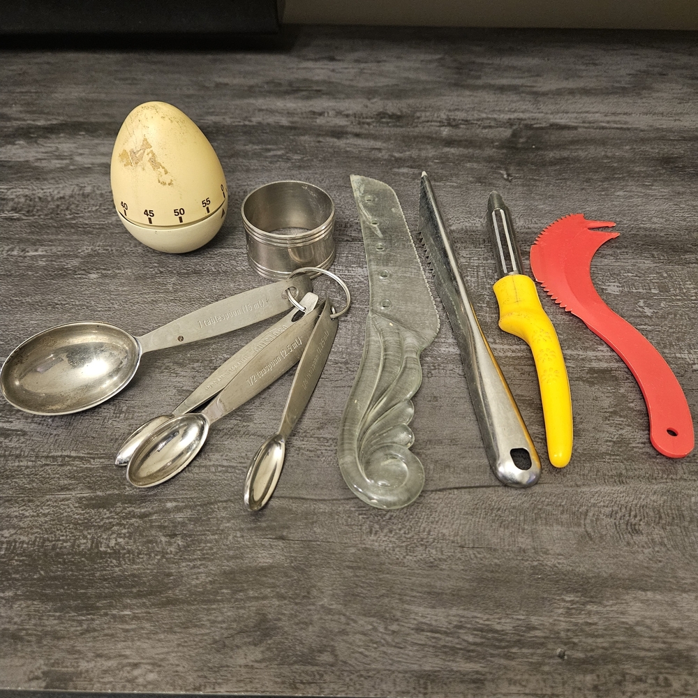 Vintage Kitchen Utensils w/ Egg Timer